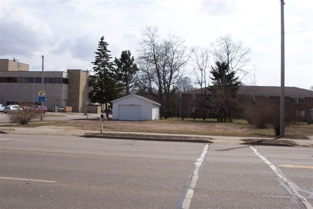 1328 Royalton St, Waupaca, WI for Sale