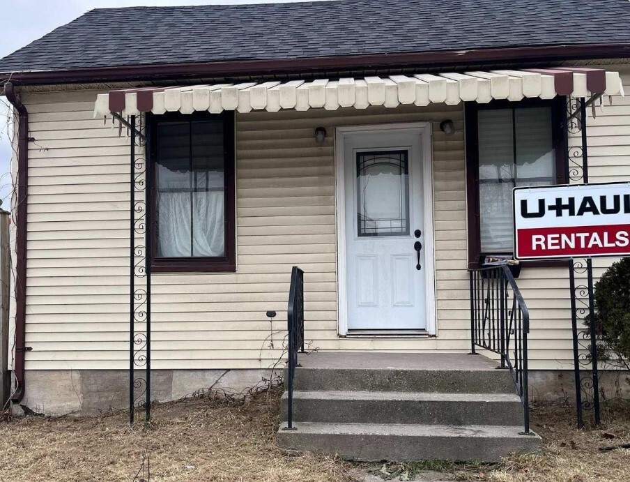 223 Bloor St E, Oshawa, ON for Sale