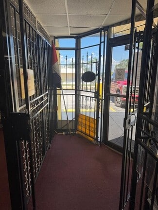 Lake Wales, FL Retail - 214 Domaris Ave Lake Wales, FL Retail - 214 Domaris Ave