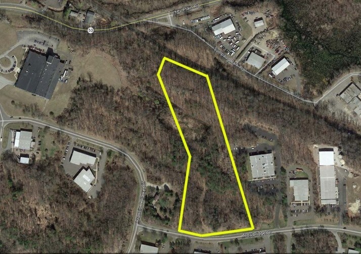 4 Trowbridge Dr, Bethel, CT for Sale