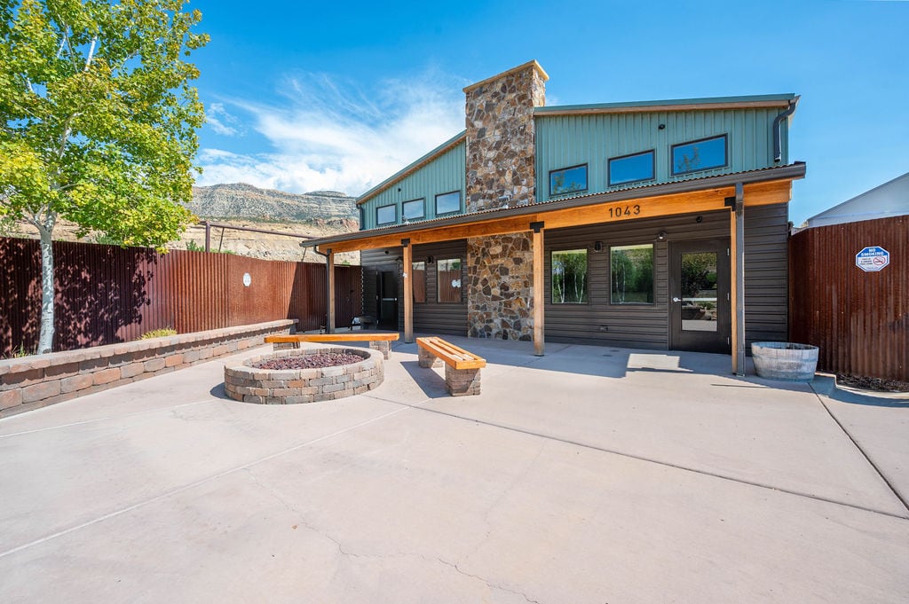 1043 N River Rd, Palisade, CO for Sale
