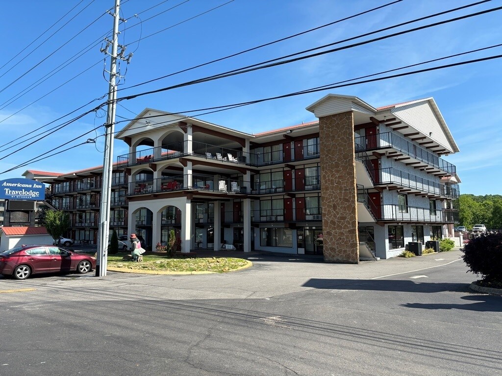 2825 Parkway, Pigeon Forge, TN for Sale