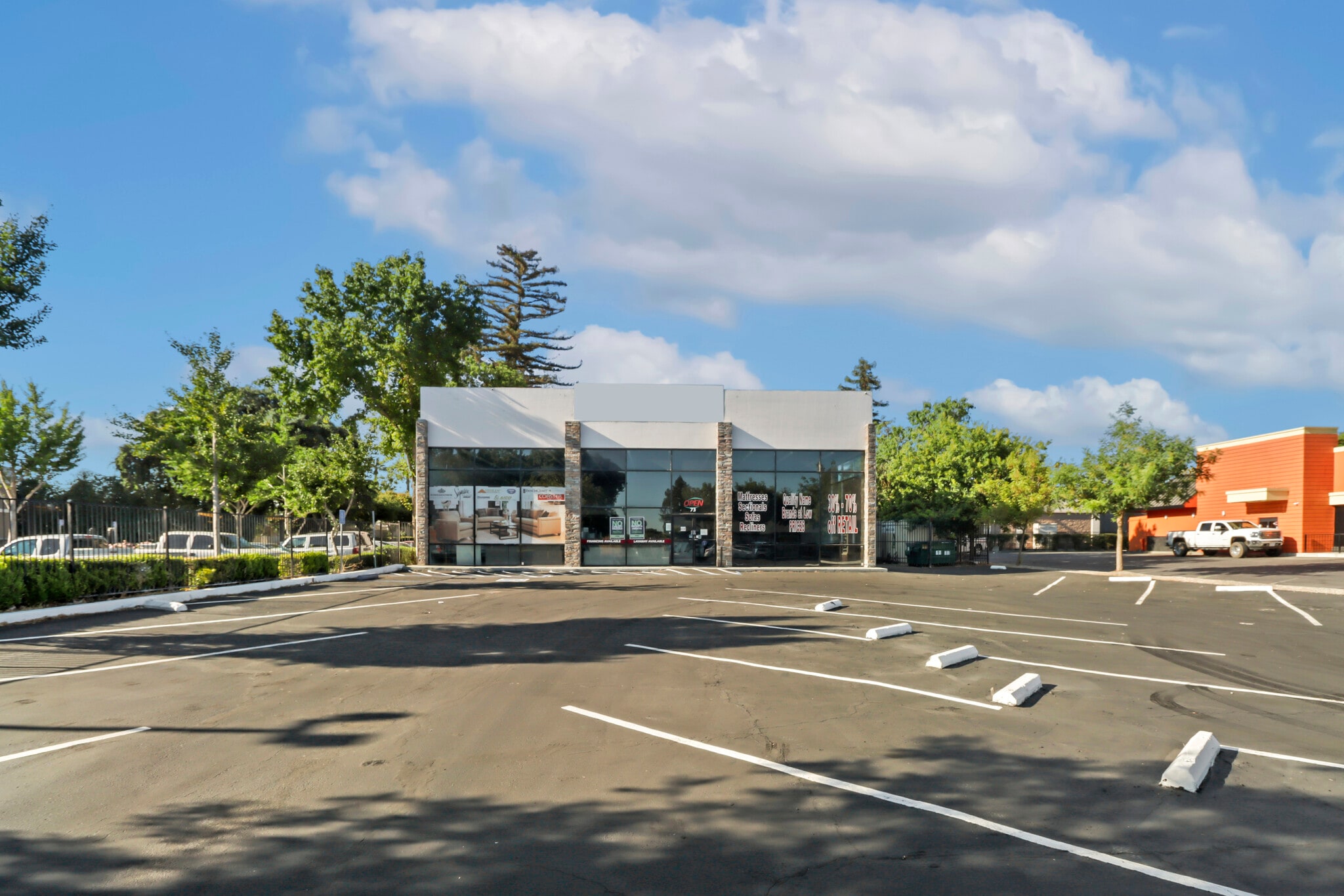 73 W Court St, Woodland, CA for Sale