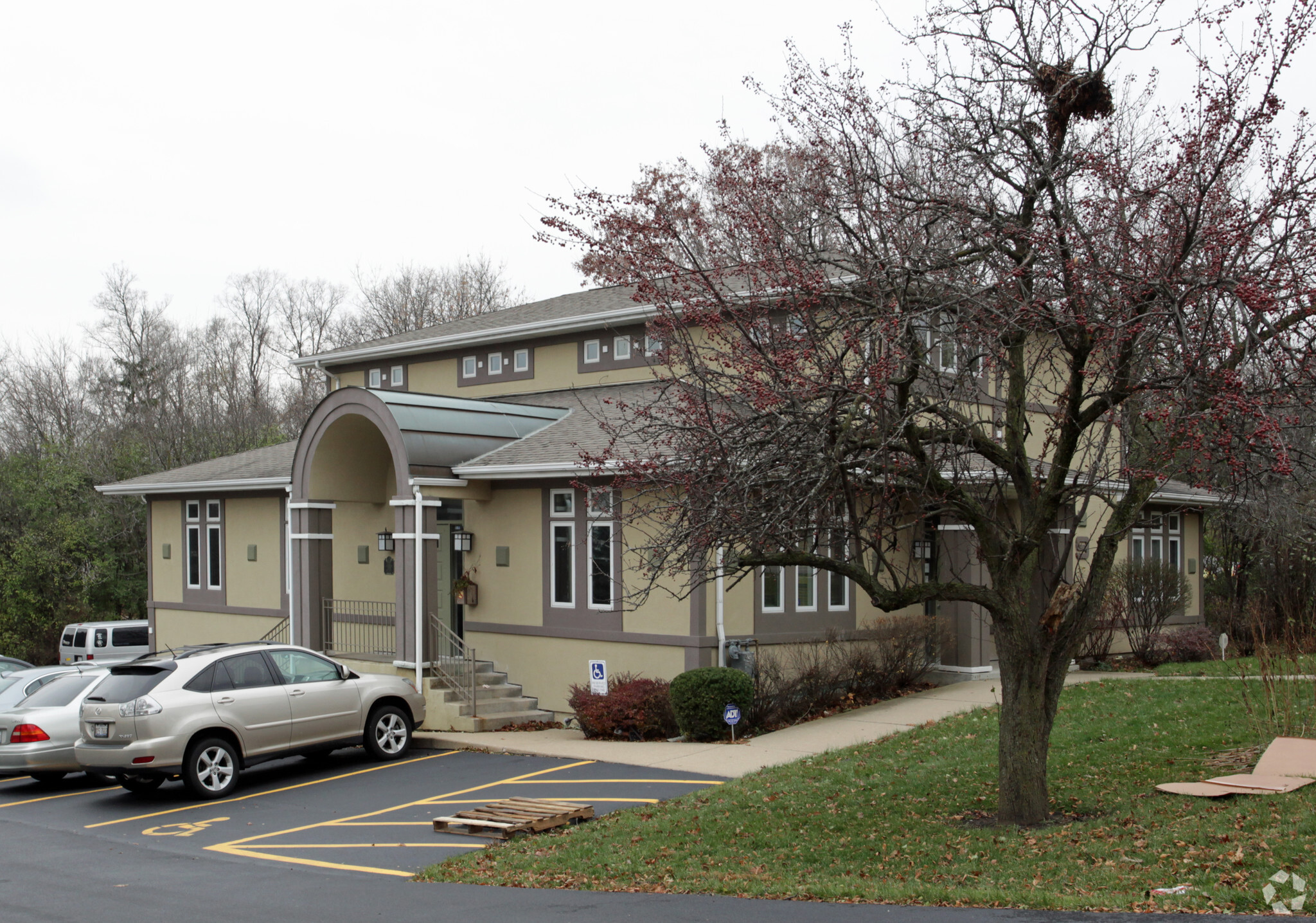 219 W 55th St, Clarendon Hills, IL for Rent