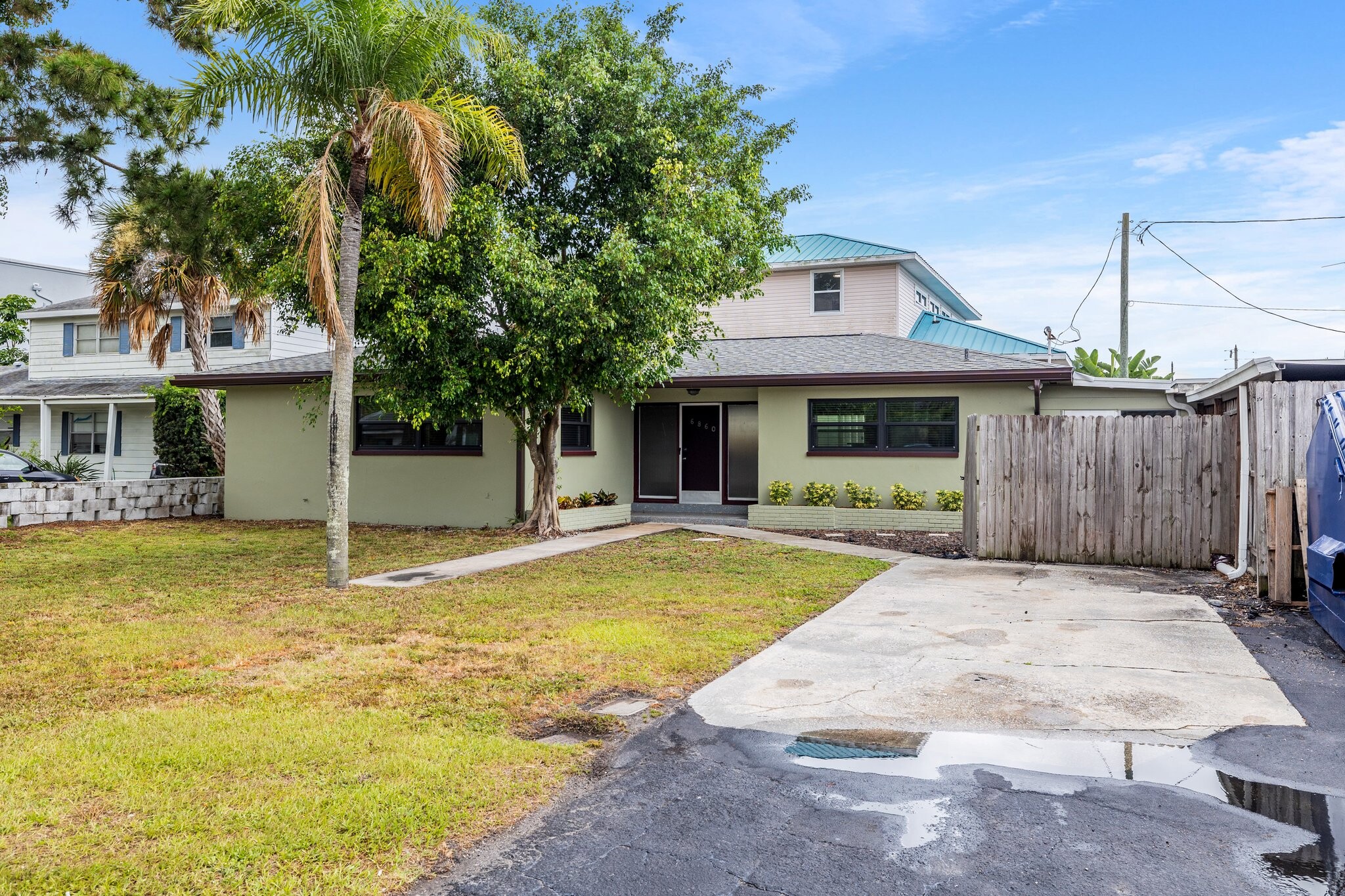 800 Pasadena Ave S, South Pasadena, FL for Sale