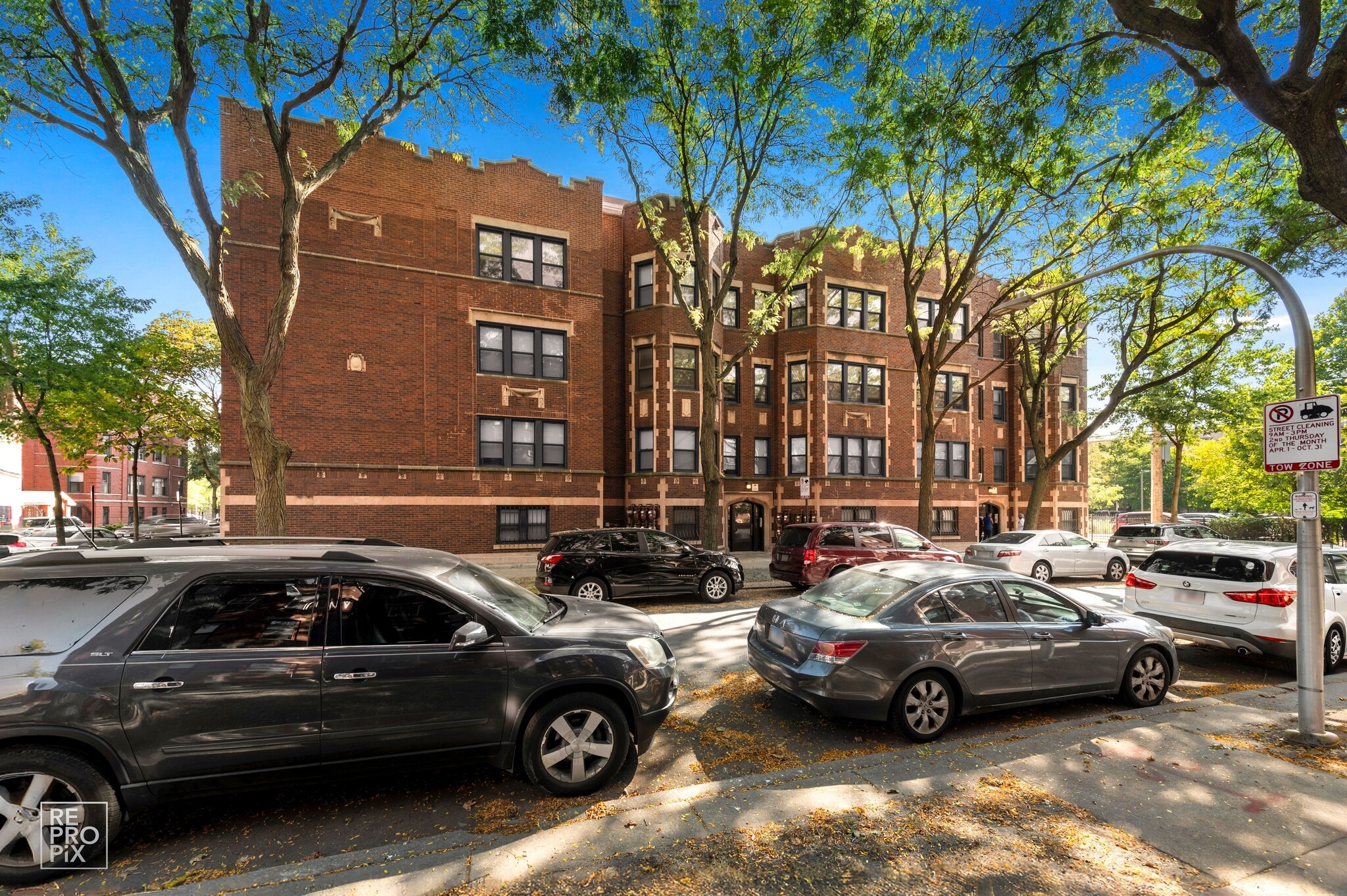 7003 S Oglesby Ave, Chicago, IL for Sale