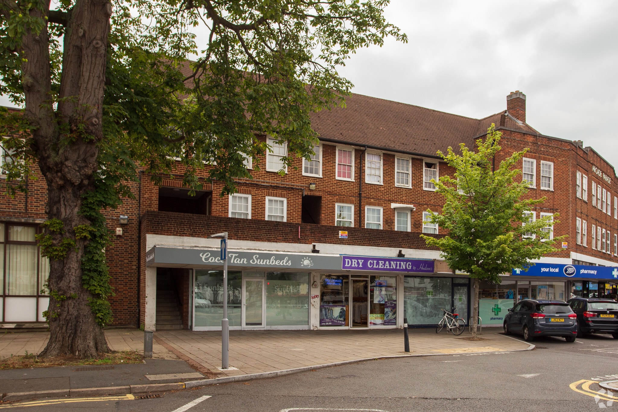 1-6 Elm Rd, Chessington, LND for Rent