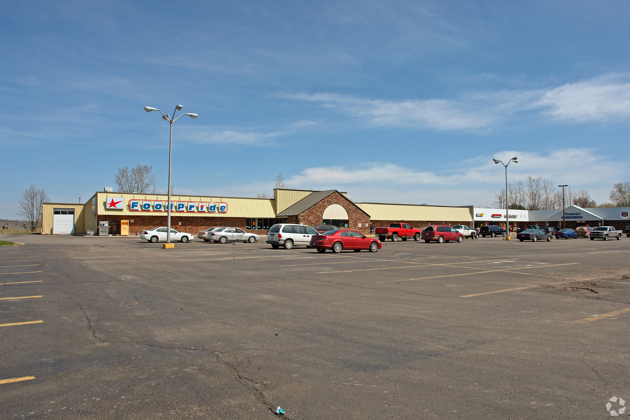 860-888 N Van Dyke Rd, Almont, MI for Rent