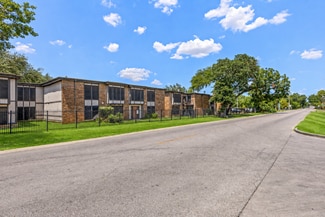 Dallas, TX Apartments - 2833 Community Dr