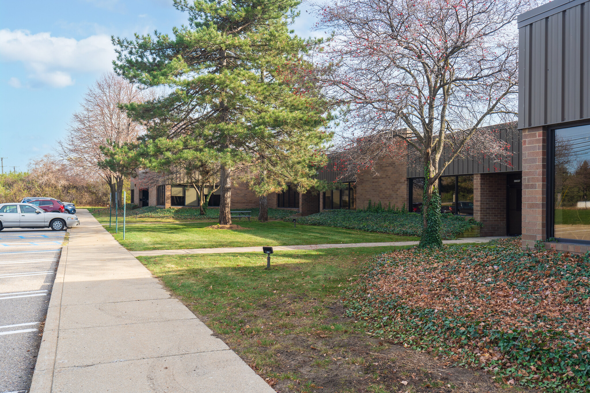 38019-38035 Schoolcraft Rd, Livonia, MI for Rent