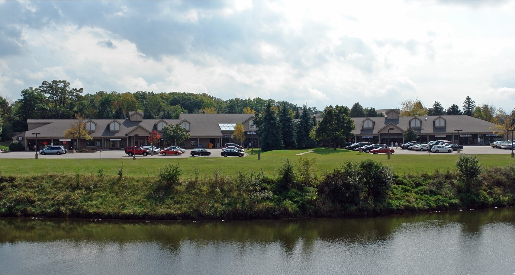 5035-5075 Shoreline Rd, Lake Barrington, IL for Rent