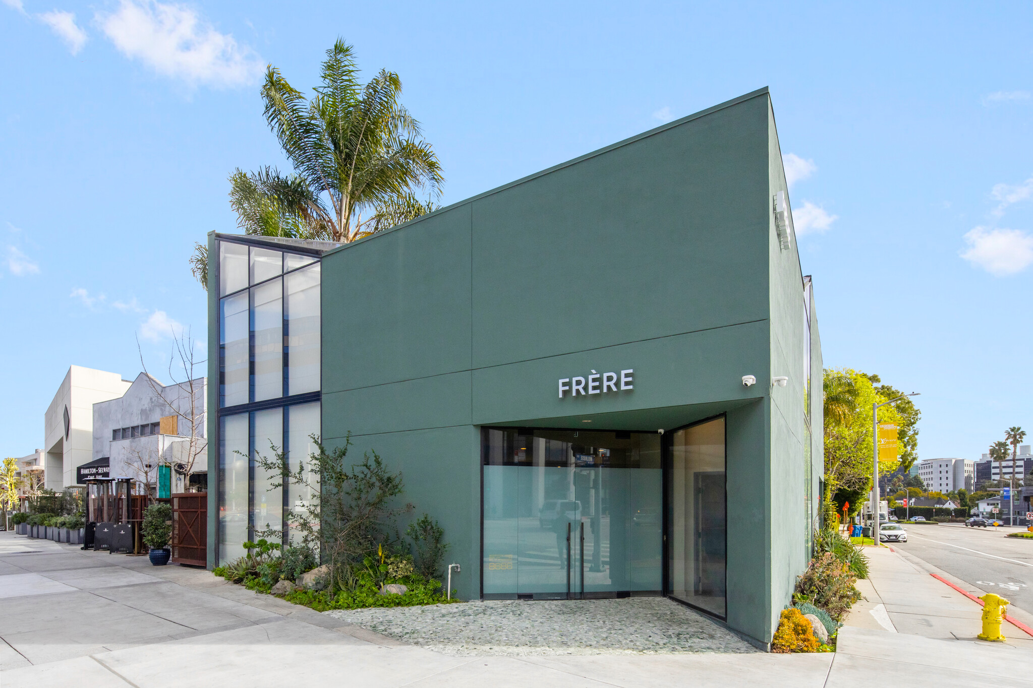 8686 Melrose Ave, West Hollywood, CA for Rent