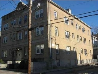 Central Falls, RI Apartments - 126 W Sumner Ave