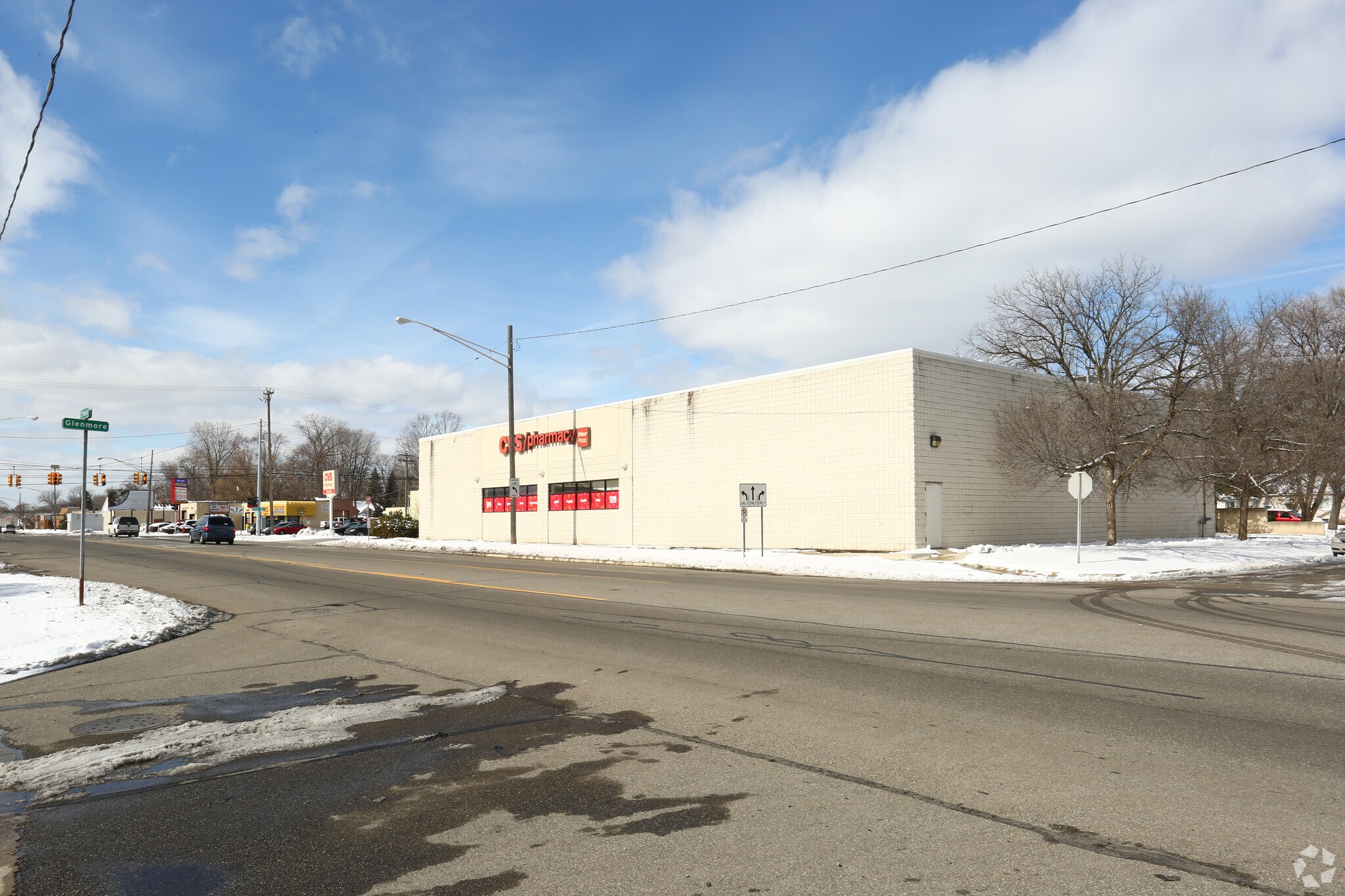 25700 W 7 Mile Rd, Redford, MI for Rent