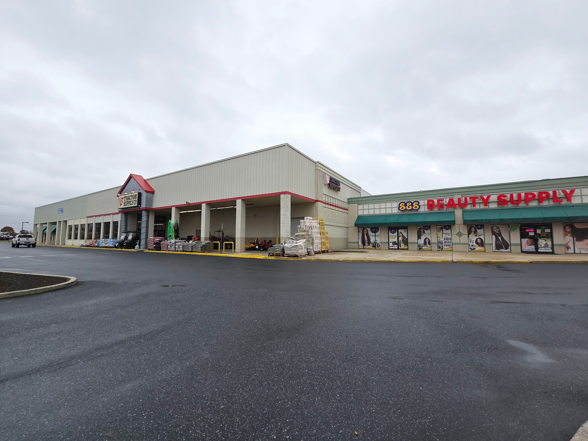 605-649 S Dupont Blvd, Milford, DE for Rent