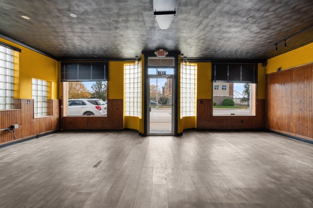 1716 State St, Bettendorf, IA for Sale