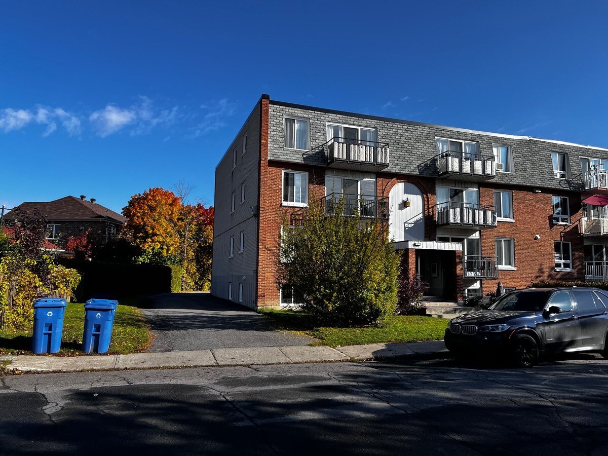 1605 Kent St Longueuil, QC J4J 4K1 MultiFamily Property for Sale on