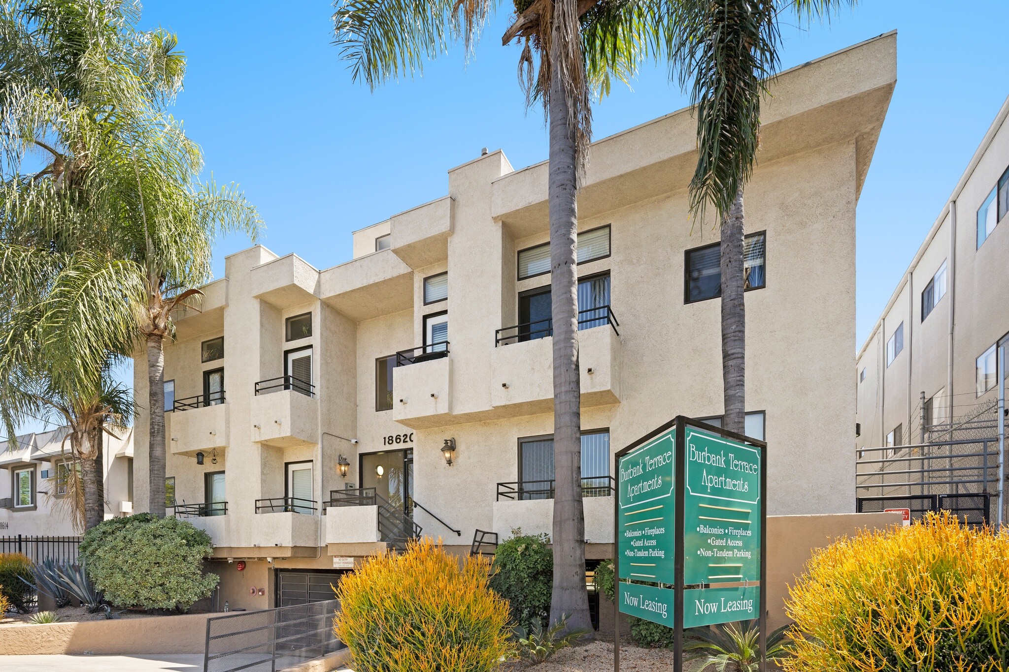 18620 Burbank Blvd, Tarzana, CA for Sale