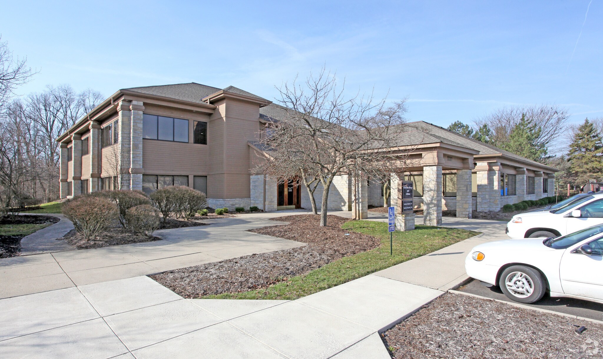8080 Ravines Edge Ct, Columbus, OH for Rent