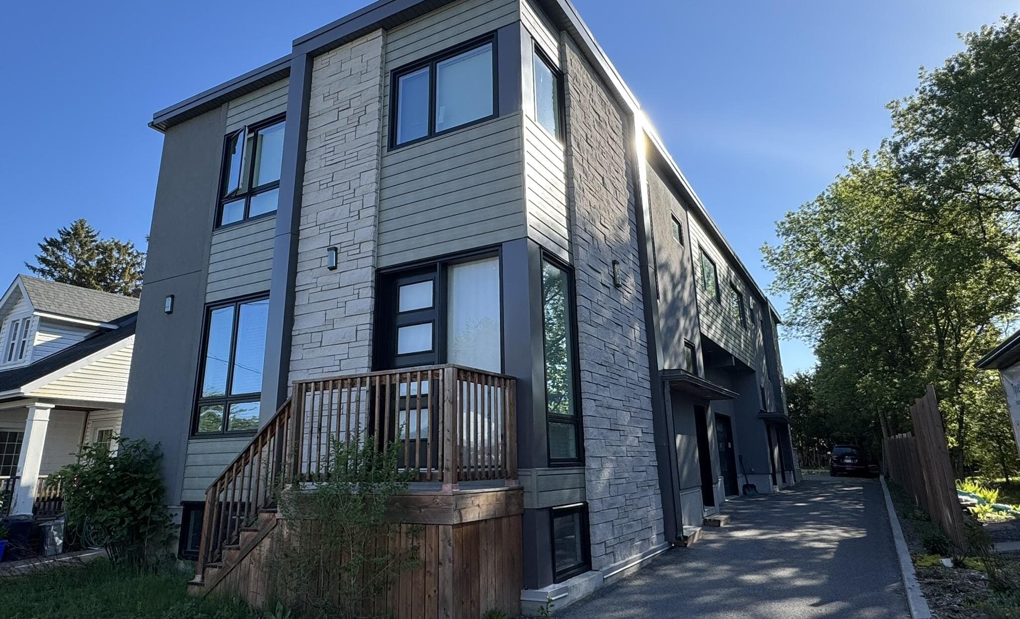 539-541 Broadhead Ave, Ottawa, ON for Sale