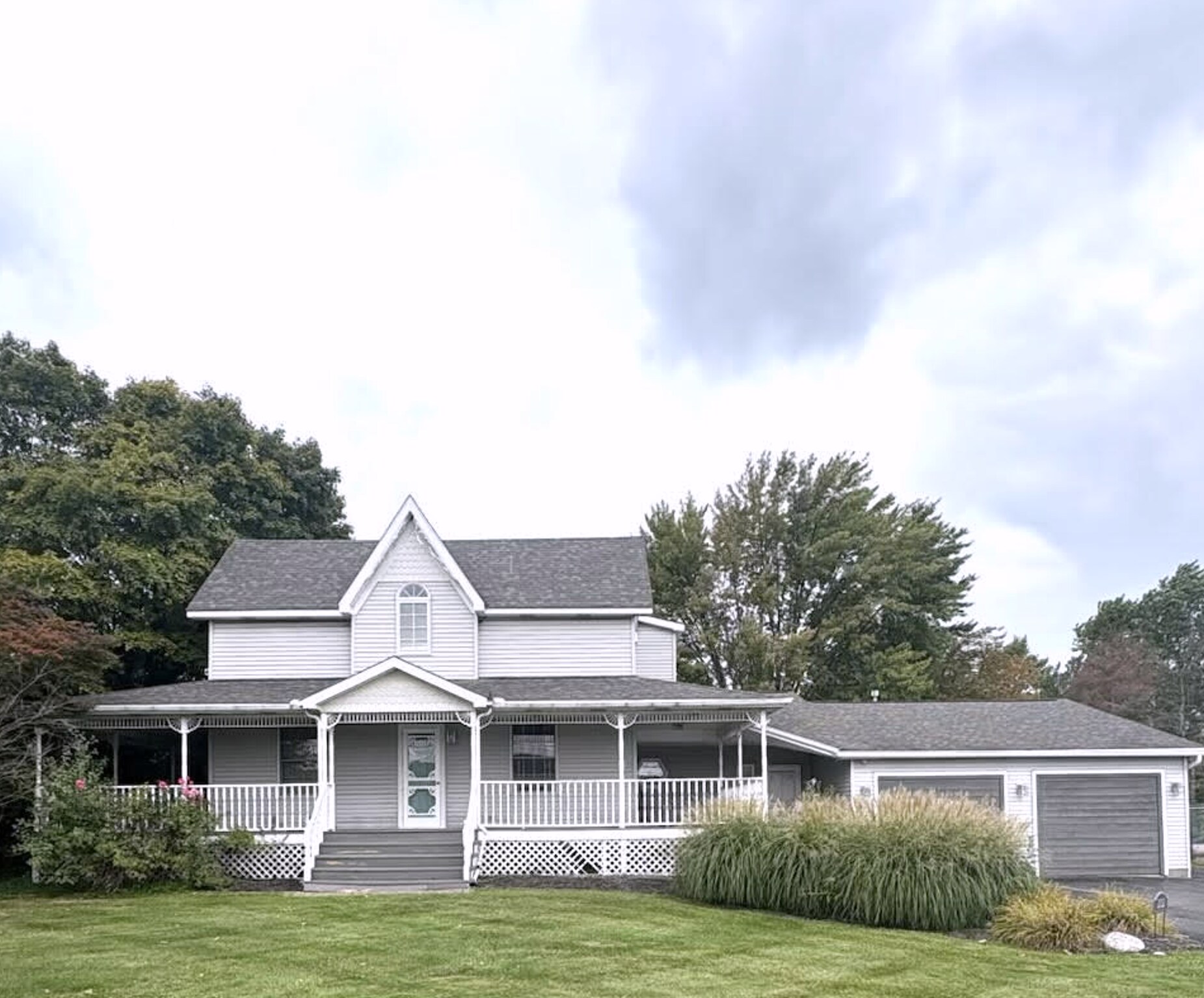 2052 S Dye Rd, Flint, MI for Sale
