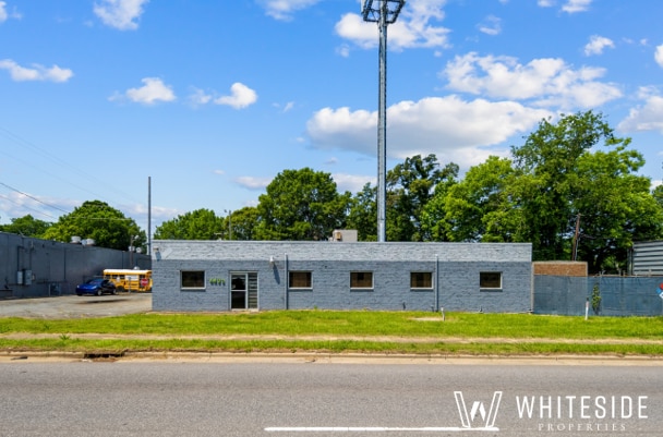 4433 Brookshire Blvd, Charlotte, NC for Rent