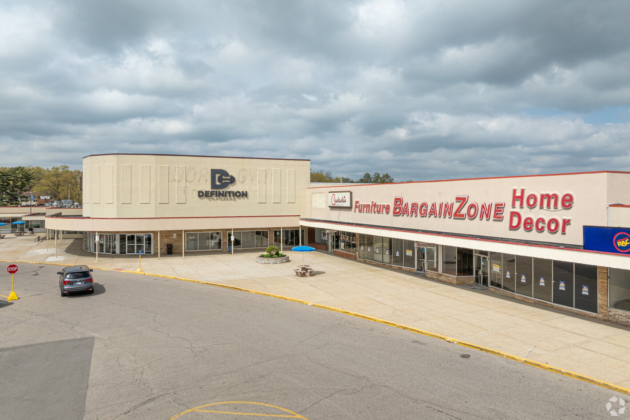 822 W McKinley Ave, Mishawaka, IN for Sale