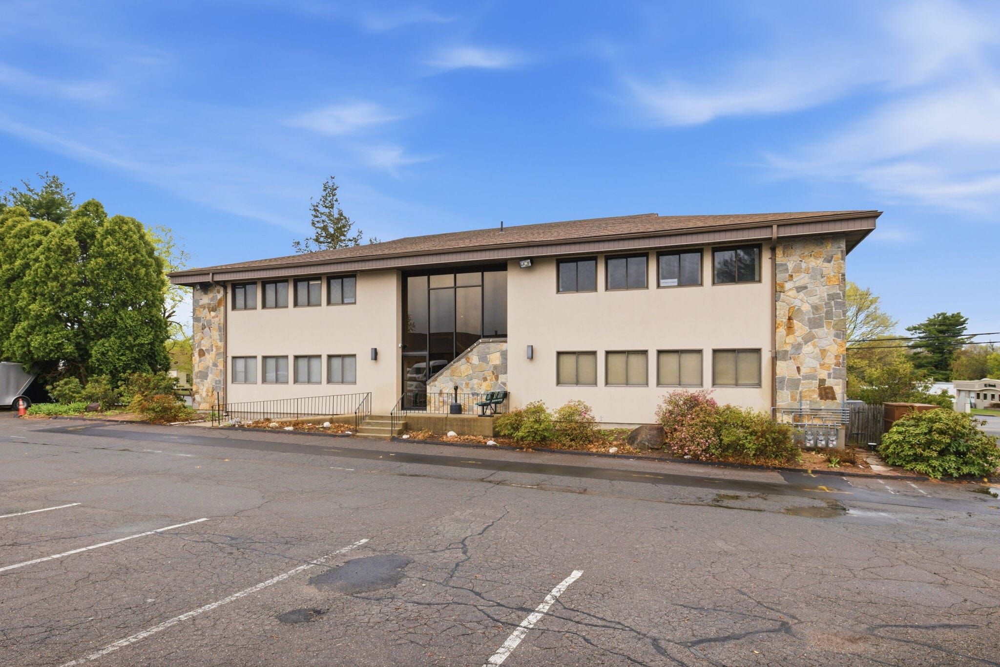 160 Oak St, Glastonbury, CT for Sale