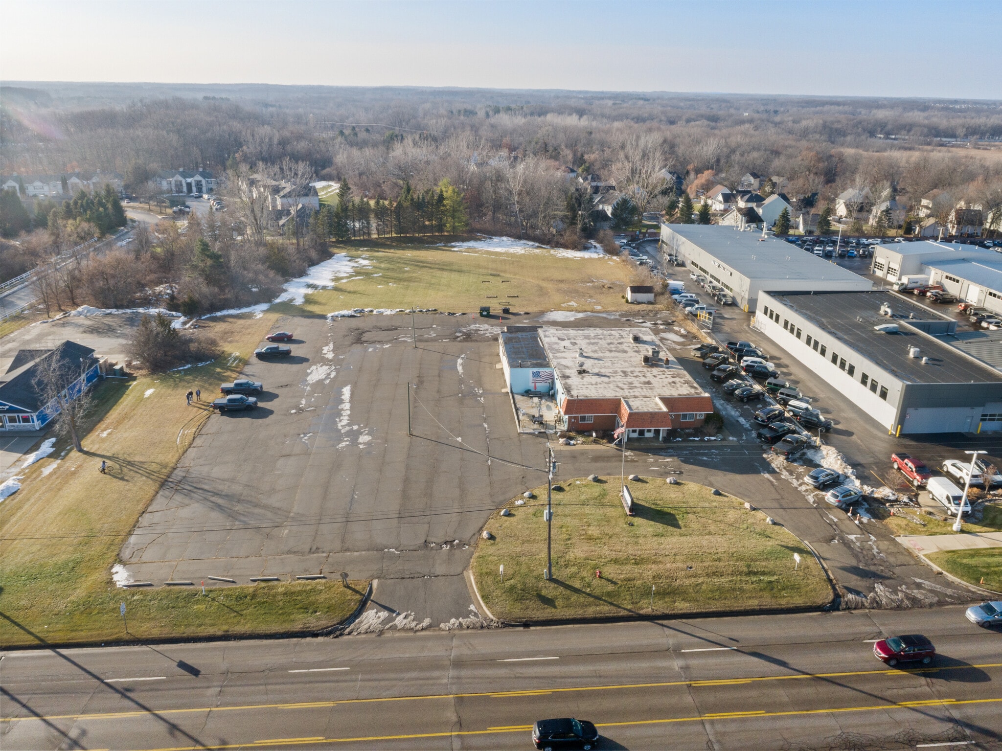 2830 E Grand River Ave, Howell, MI for Sale