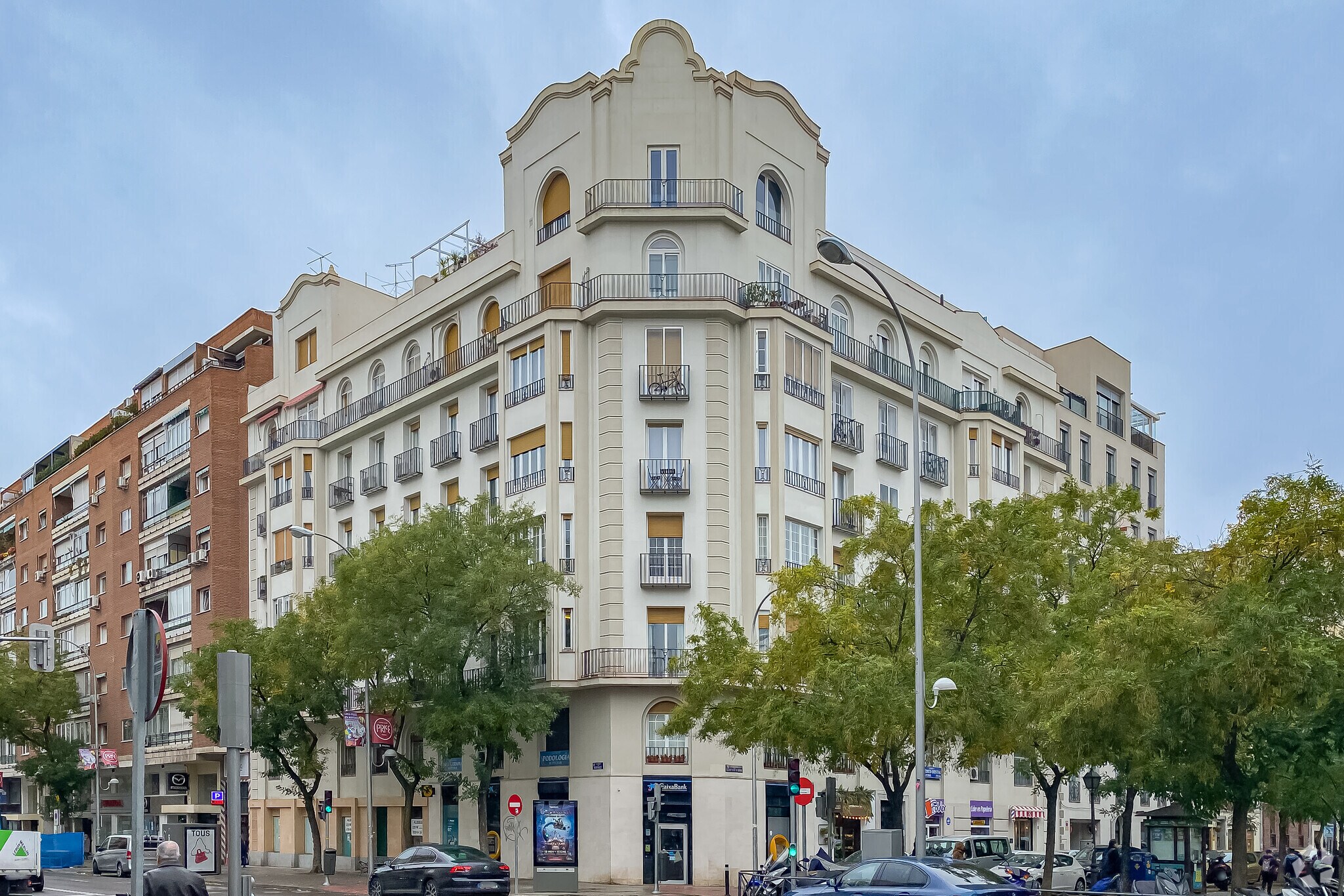 16 Alcalde Sainz de Baranda Calle Madrid, MAD 28009 MultiFamily