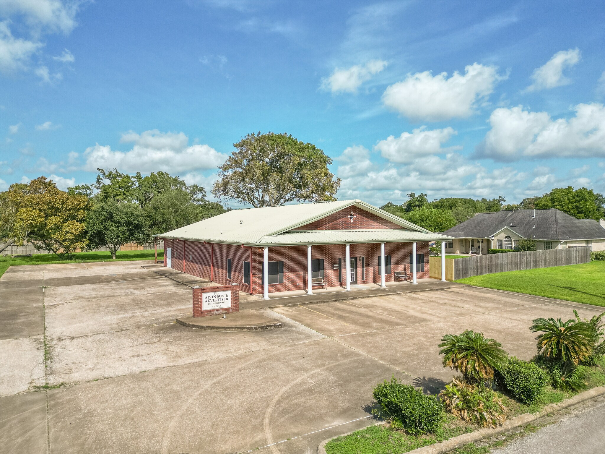 570 Dula St, Alvin, TX for Sale
