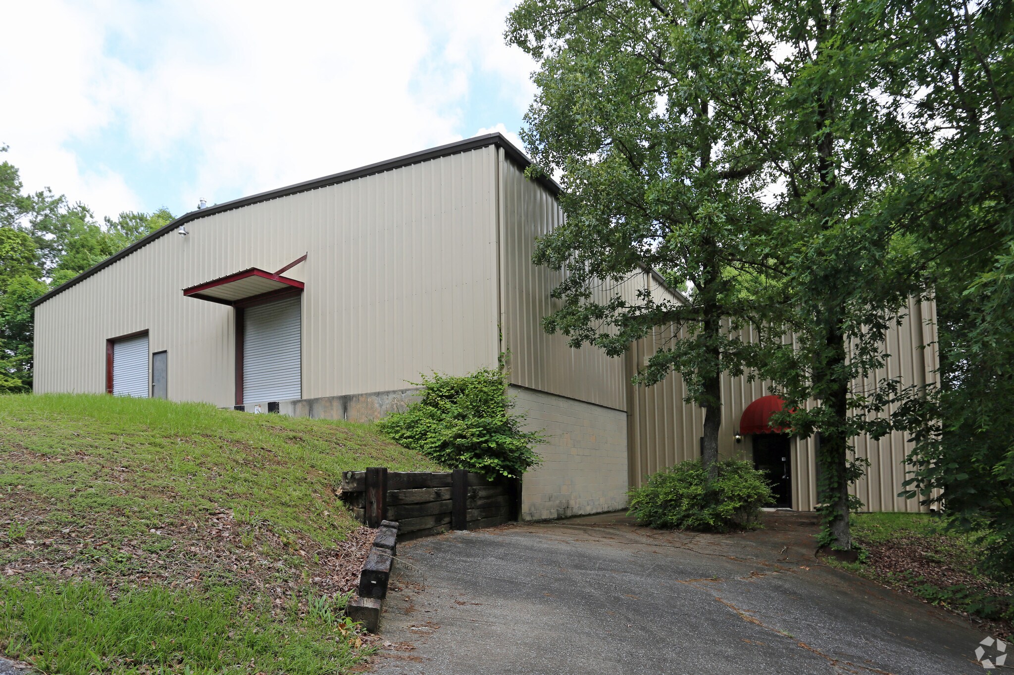 1976 McCain Pky Pelham, AL 35124 Flex Property for Sale on