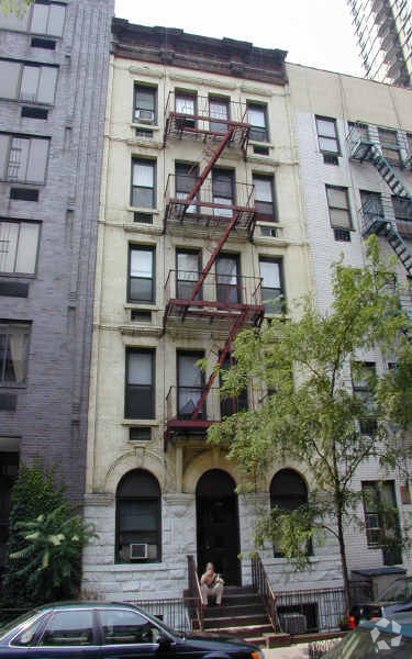 418 E 81st St, New York, NY for Rent