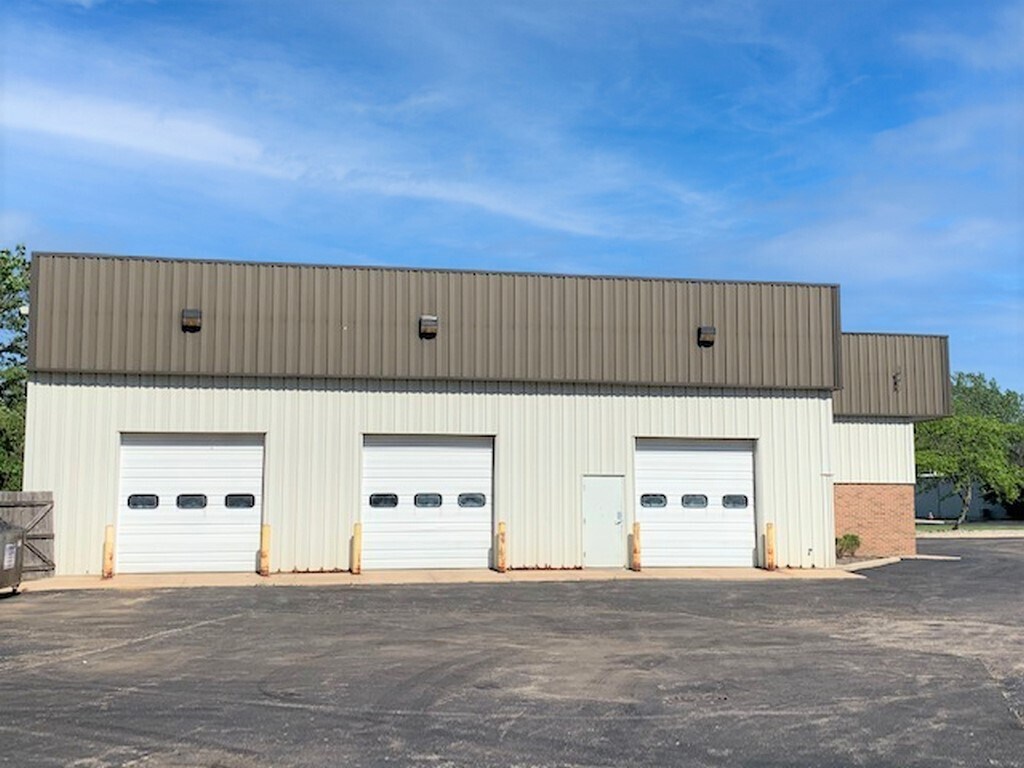 2200-2205 Tech Ct, Woodstock, IL for Rent