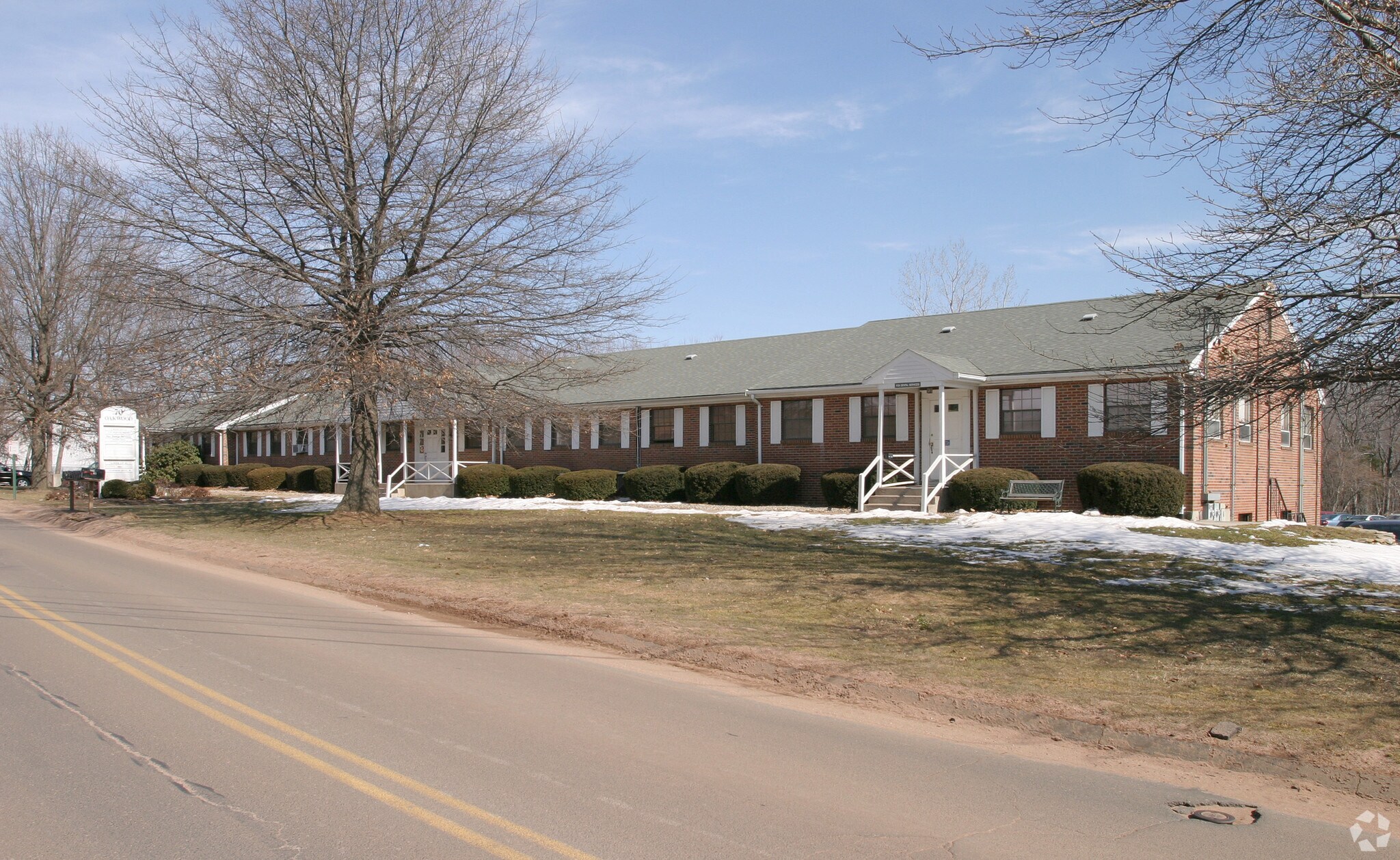 70 Oakwood Dr, Glastonbury, CT for Rent