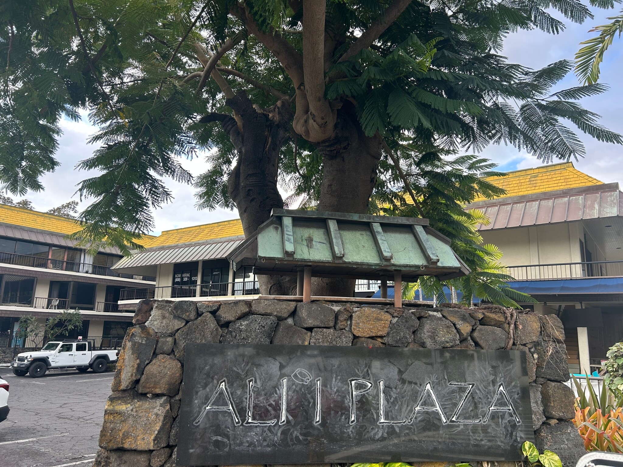 75-5742 Kuakini Hwy, Kailua Kona, HI for Rent