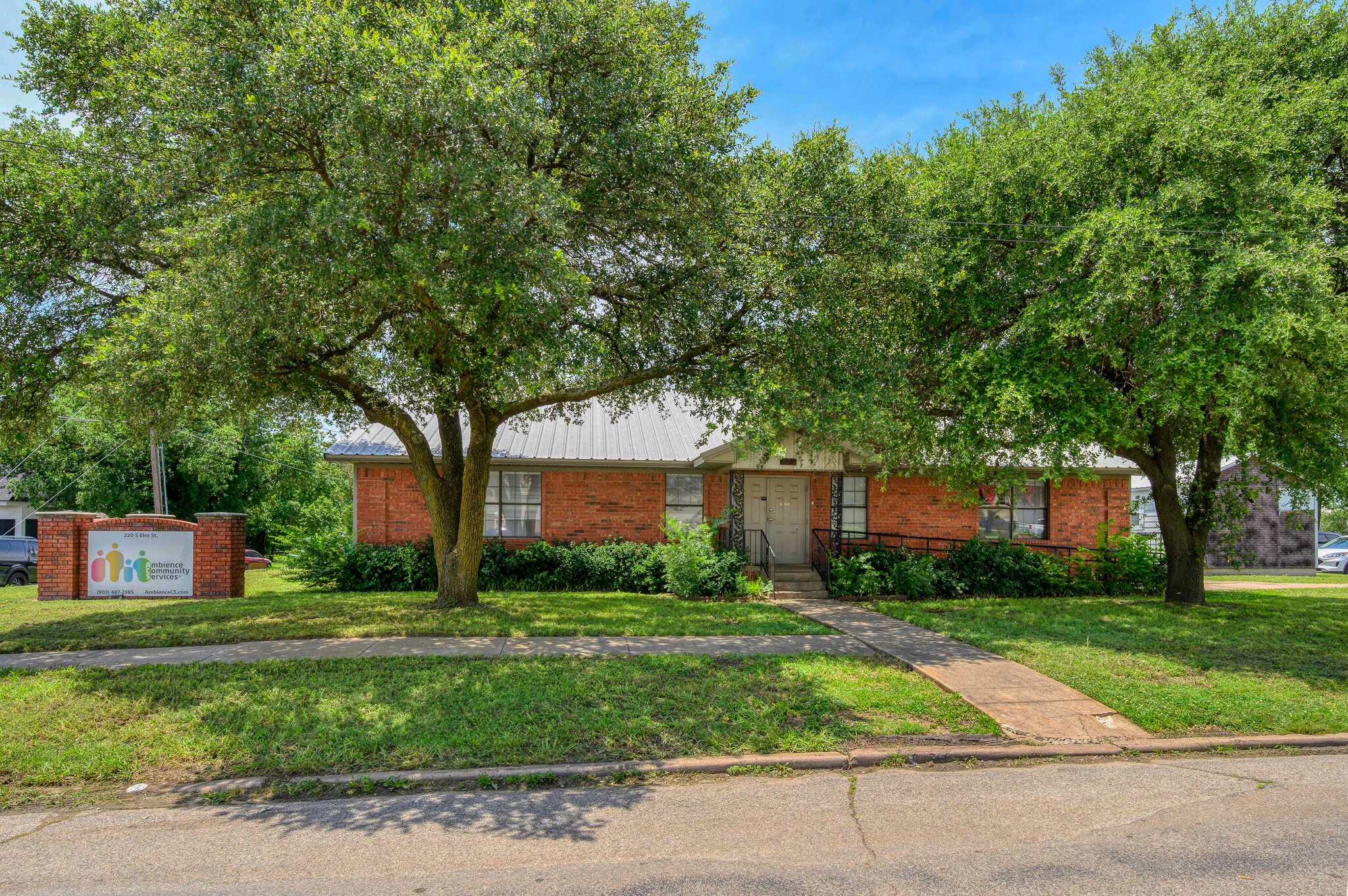 220 S Elm St, Sherman, TX for Sale