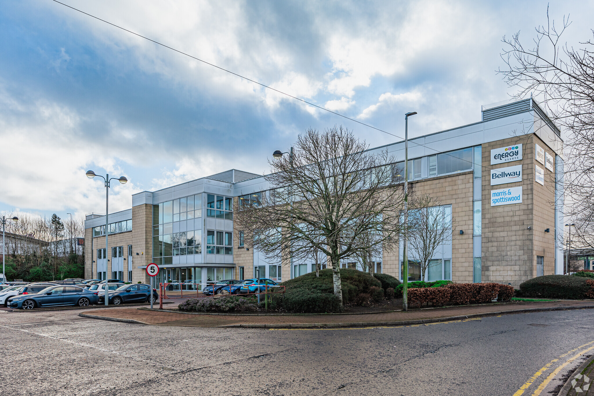 Almondvale Way, Livingston, WLN for Rent