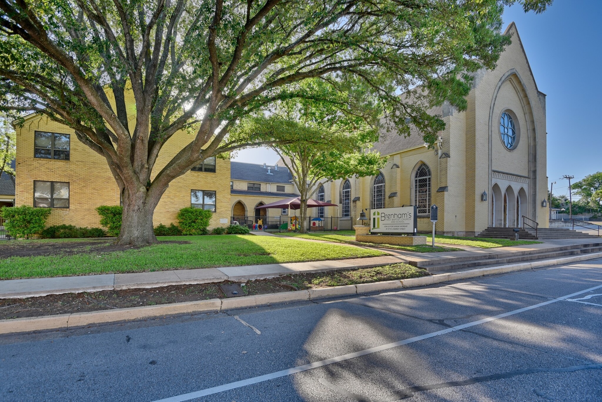 304 N Market St, Brenham, TX for Sale