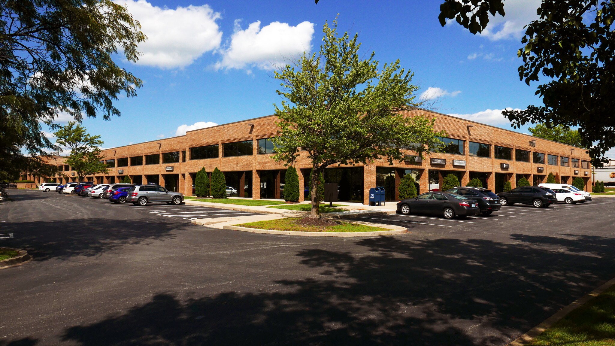 11003 Bluegrass Pky Louisville, KY 40299 Flex Property for Sale on