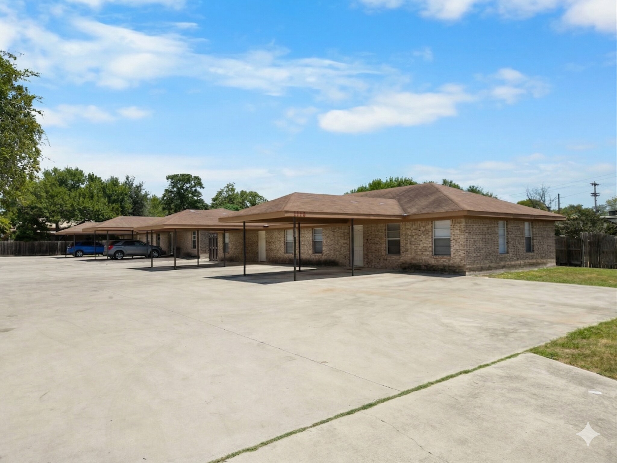 1118 W Goodwin St, Pleasanton, TX for Sale