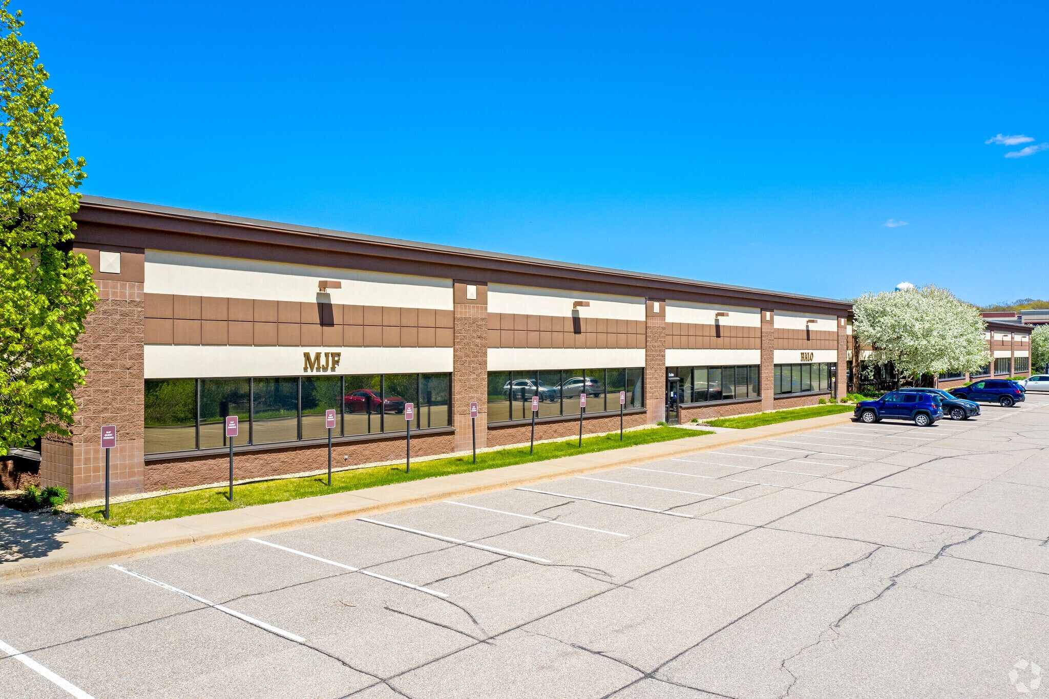 111 N Cheshire Ln, Minnetonka, MN for Rent