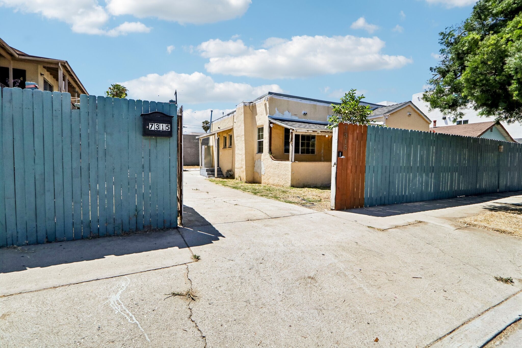 7315 Woodley Ave, Van Nuys, CA for Sale