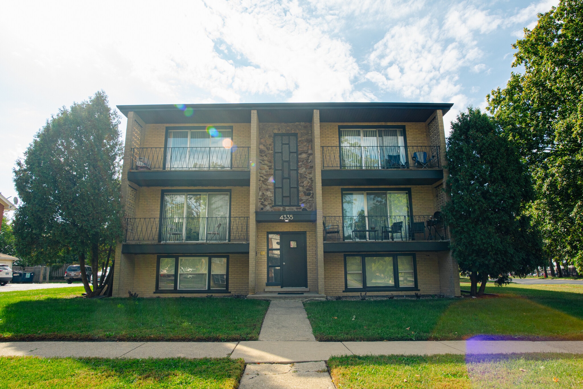 4335 Lindenwood Dr, Matteson, IL for Sale