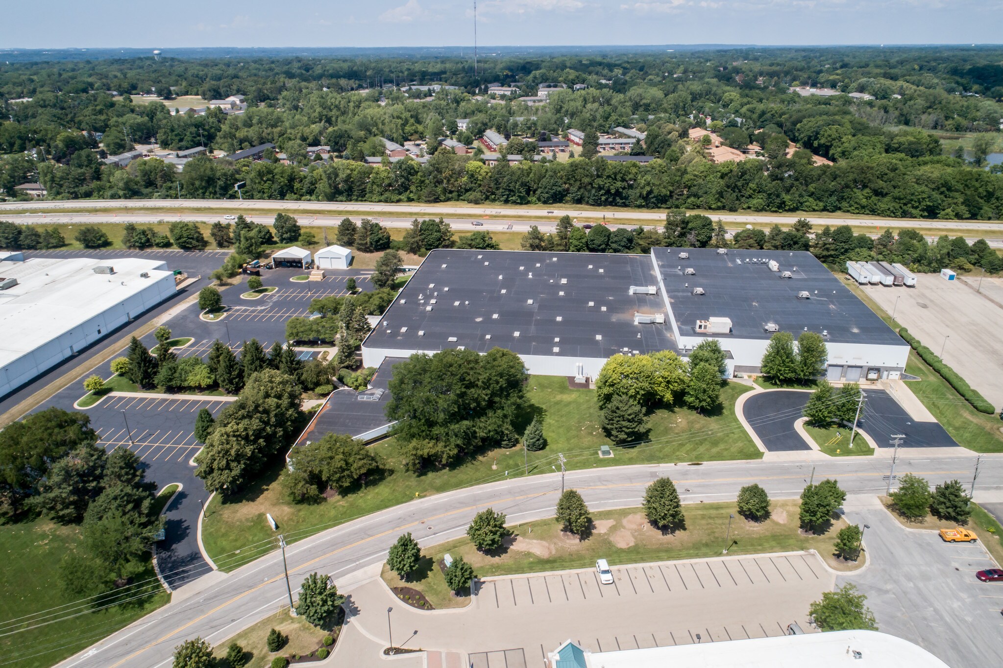 1995 Oak Industrial Dr NE Grand Rapids, MI 49505 Industrial Property