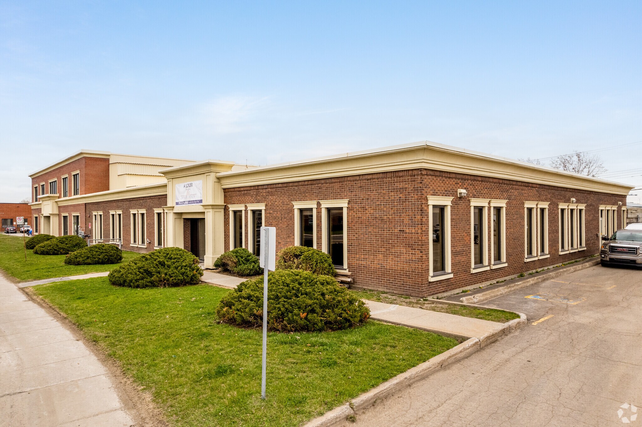 74-76 Boul Brunswick, Dollard-des-Ormeaux, QC for Sale