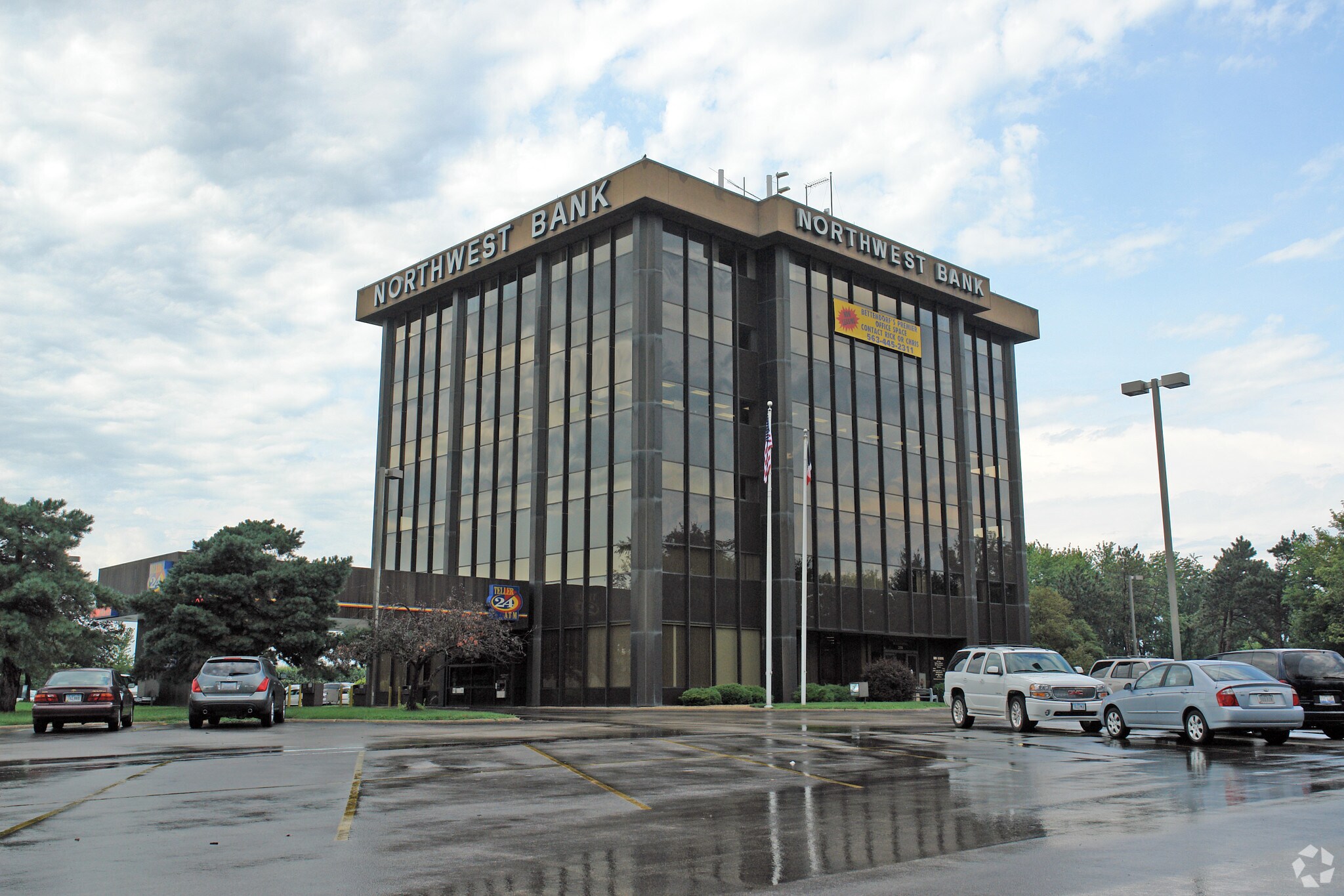2550 Middle Rd, Bettendorf, IA for Rent