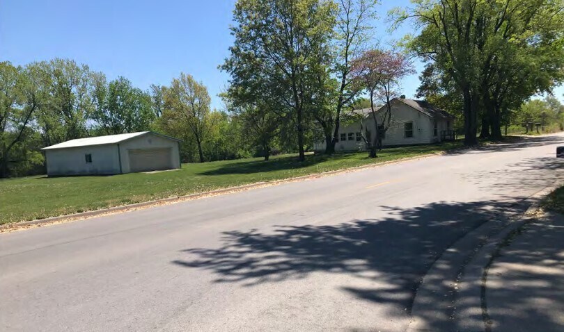 805 S Salem St, Oak Grove, MO for Sale