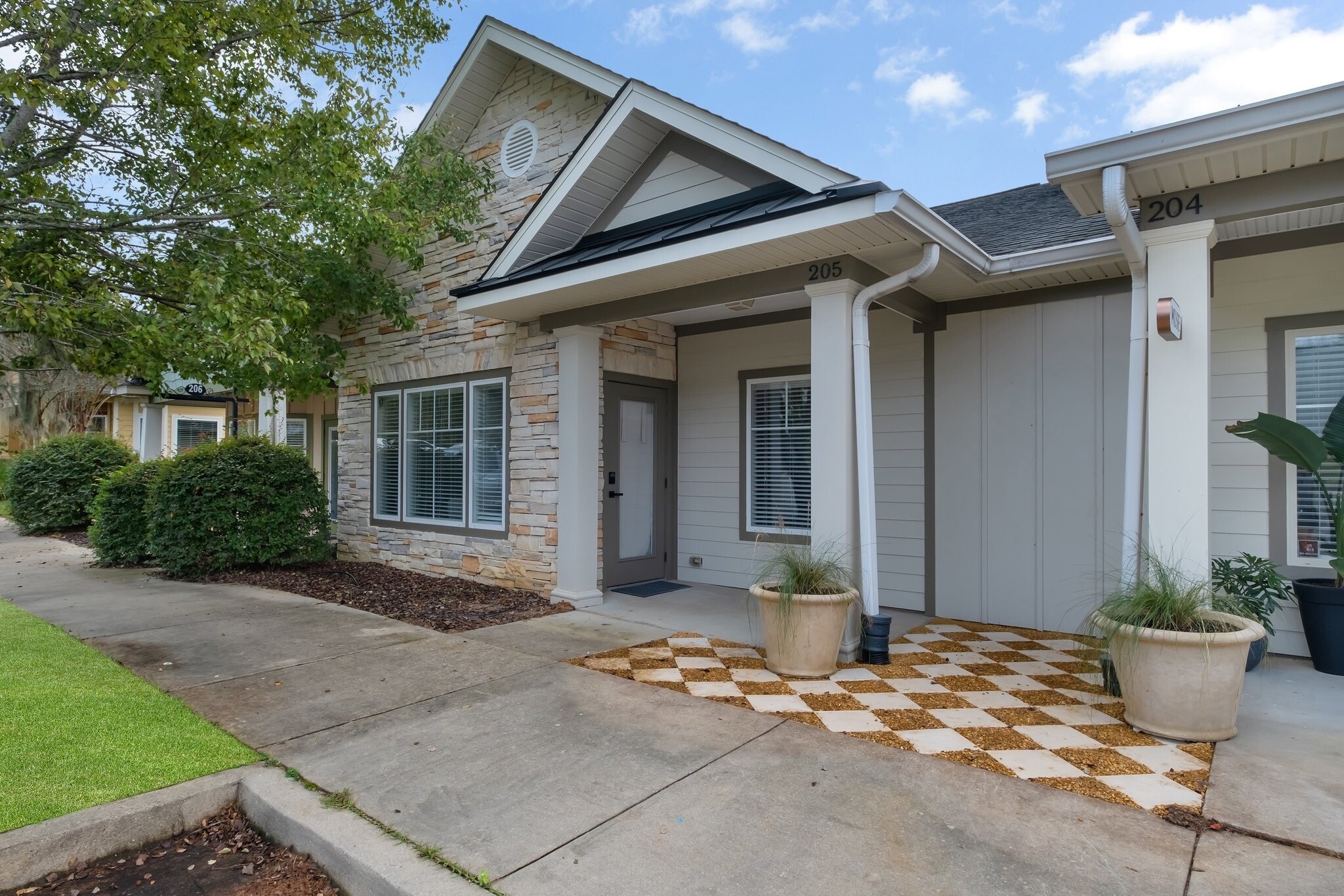 1725 Capital Cir NE, Tallahassee, FL for Sale