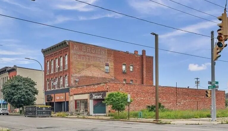 2107 Main St, Niagara Falls, NY for Sale